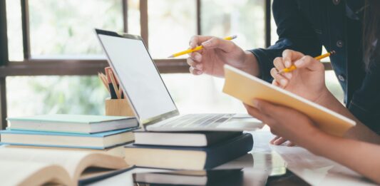 O Concurso PM ES costuma ofertar vagas para Soldados e Oficiais, as remunerações podem chegar a R$: 11 mil, confira todas as informações