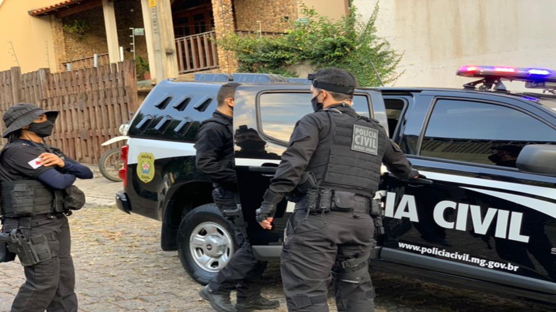 Para quem sonha ingressar nos quadros da Polícia Civil do Estado de Minas Gerais (PC MG), o Blog do AlfaCon reuniu informações sobre requisitos, atribuições, salários e benefícios para os cargos de investigador, escrivão e delegado