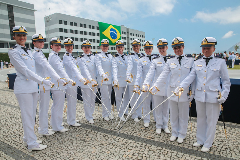 Mulheres podem ter direito a escolher o alistamento militar